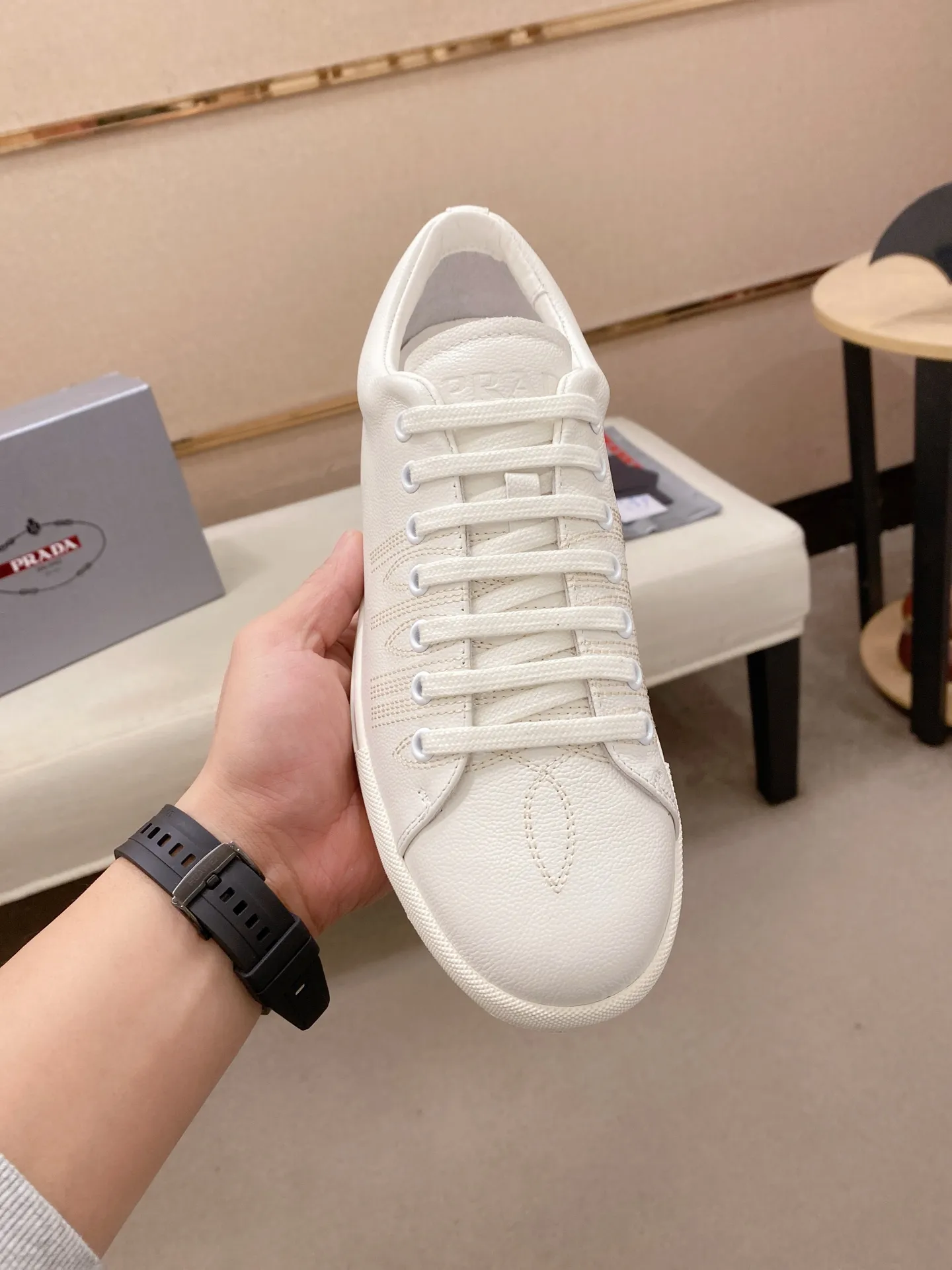 Factory price 560💰 ✔️✔️✔️Higher version High-quality new PRADA (Prada) counters are launched simultaneously. The new men's shoes and 😘fabric are made of selected first-layer cowhide with superb craftsmanship. Lining: Full cowhide lining. 👍🏿 High-end ☄️ air-cushion molded anti-slip rubber outsole, exquisite lines, simple and elegant, comfortable and high-end for leisure travel. Code number: 38 to 45